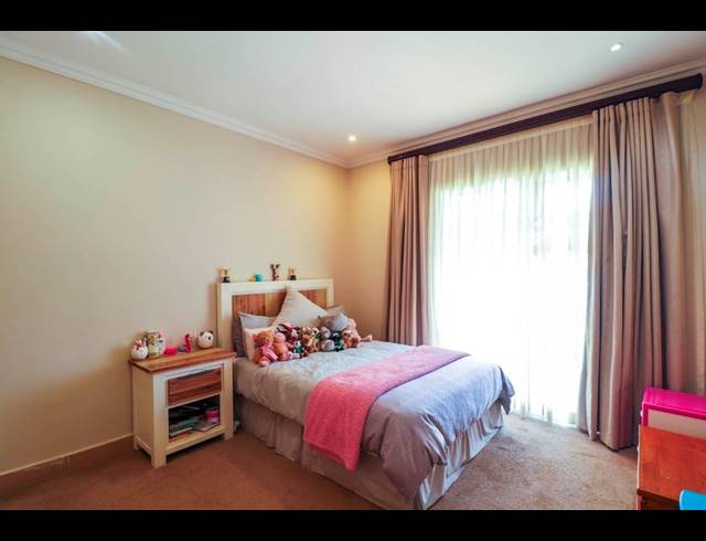 5 BEDROOM HOUSE FOR SALE IN PROTEA PARK